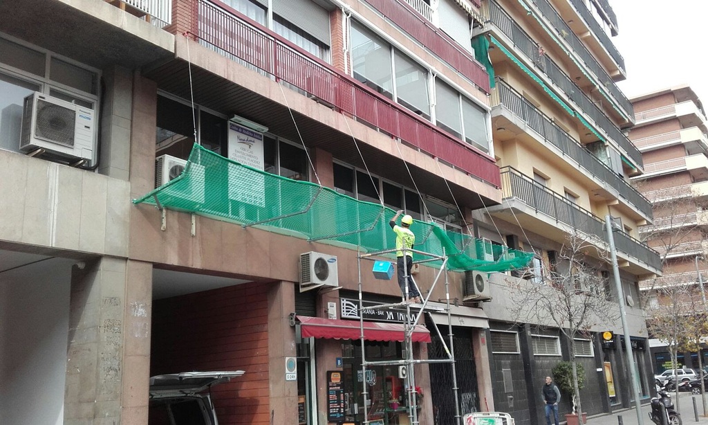Instalación de mallas de contención